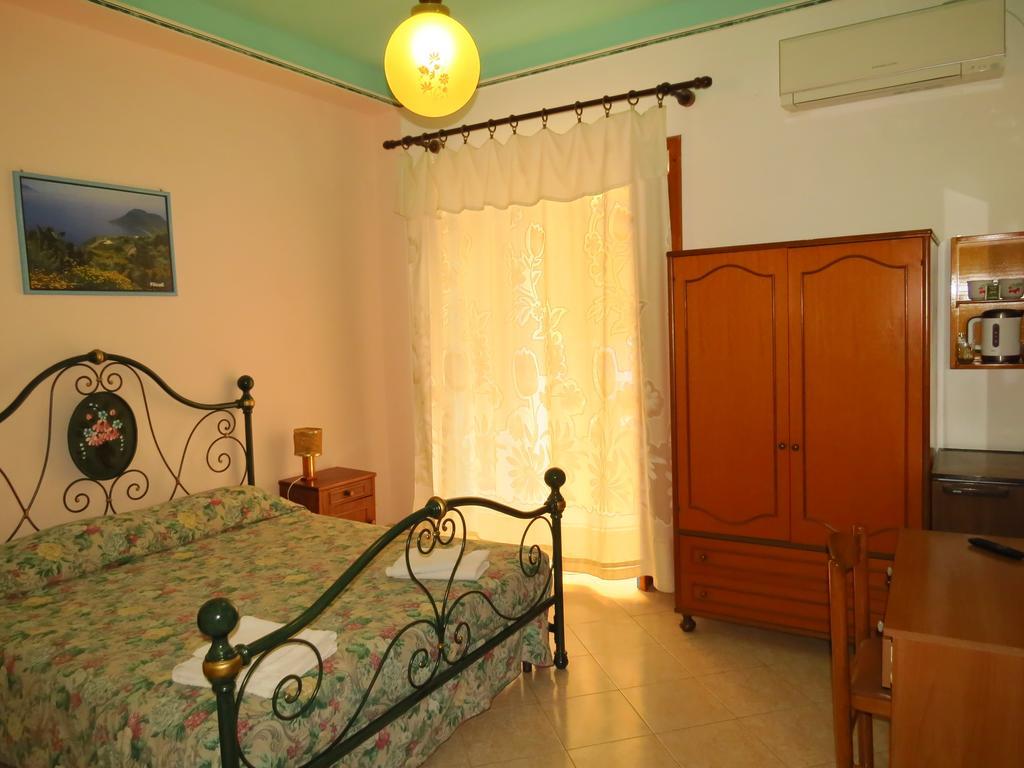 Casa Vittorio B&B Lípara Quarto foto