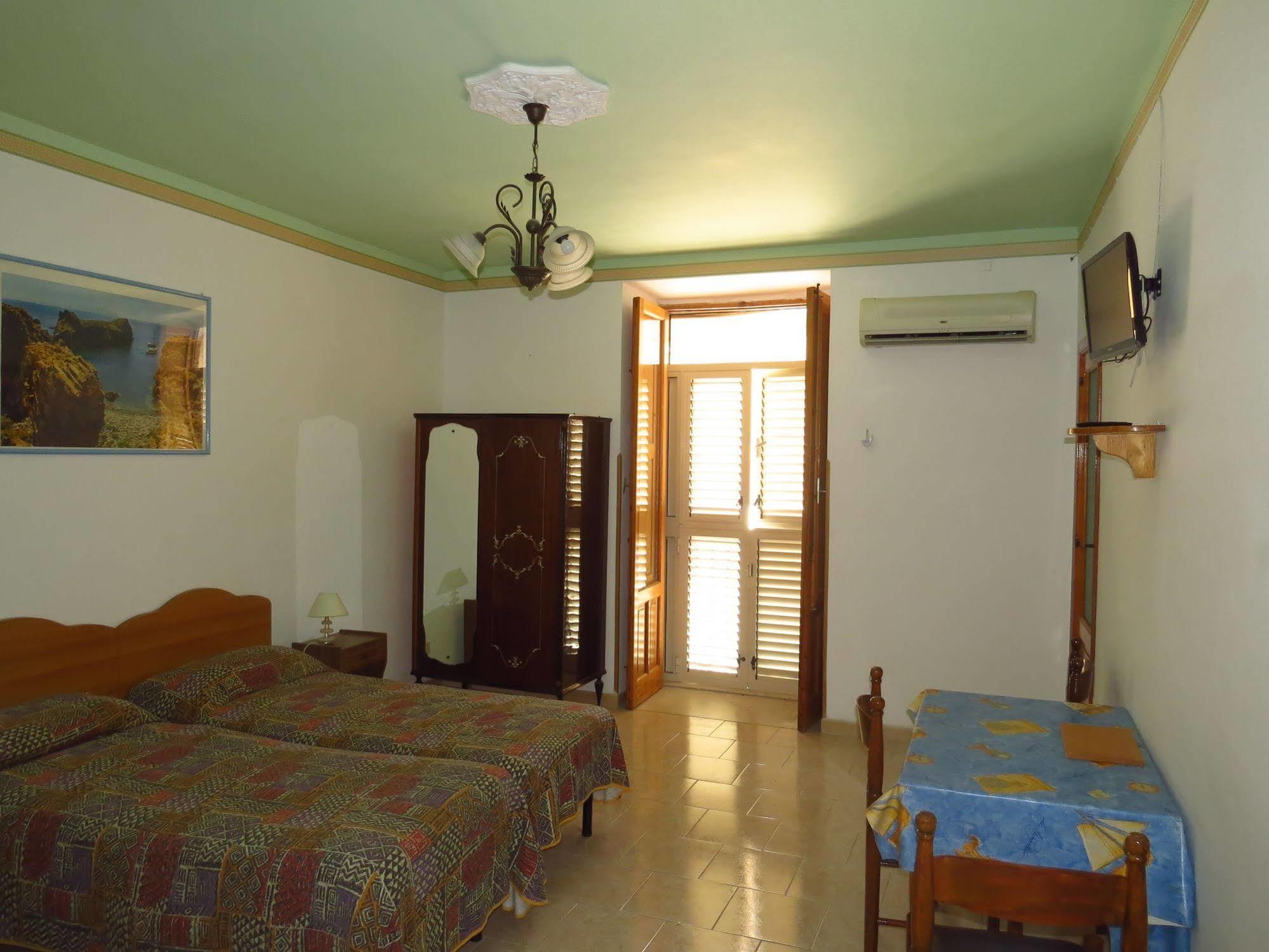 Casa Vittorio B&B Lípara Exterior foto